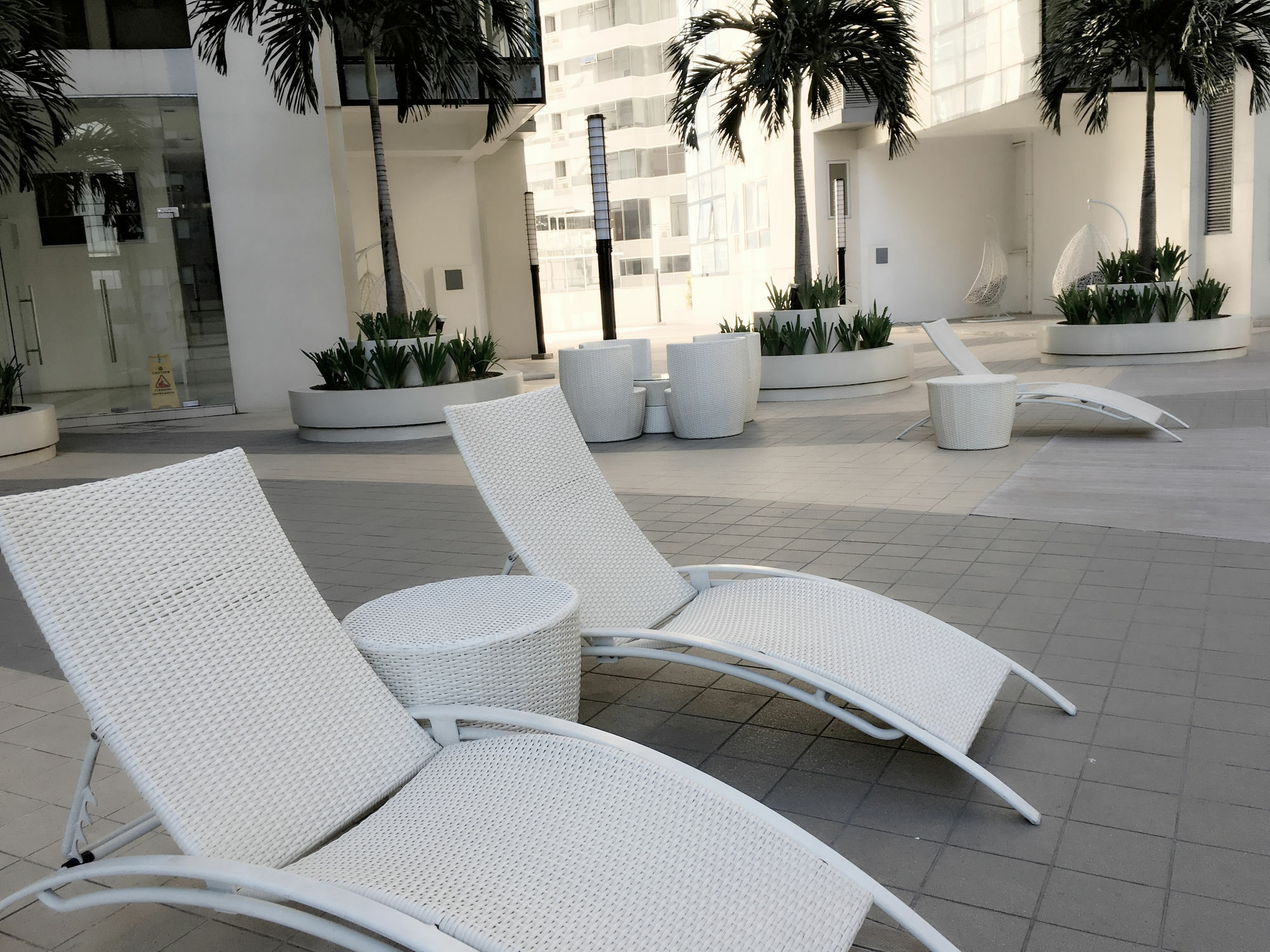 Maxstays - Max Style @ Fort Victoria Makati City Екстер'єр фото